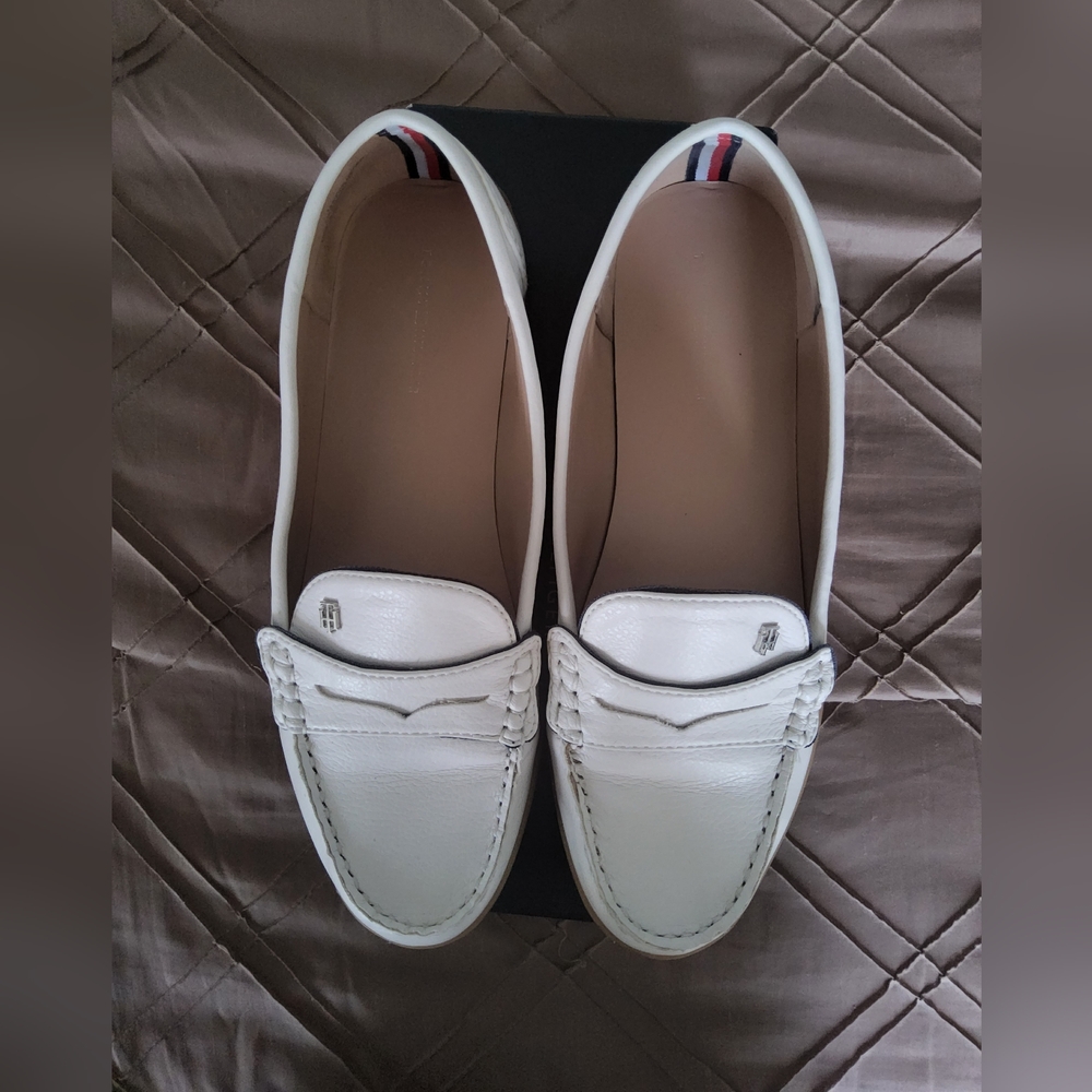 Tommy Hilfiger White Women's Kaia Loafer